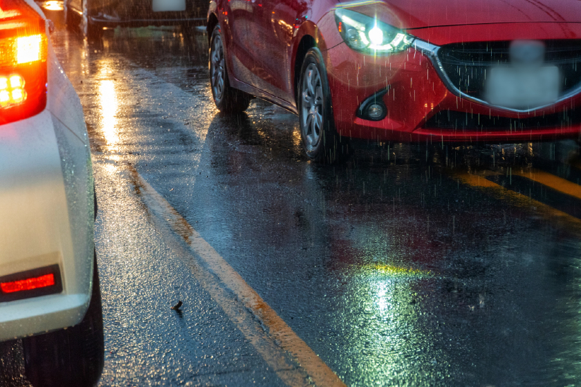 雨の日の運転が怖い という相談が途絶えません カー用品のジェームス