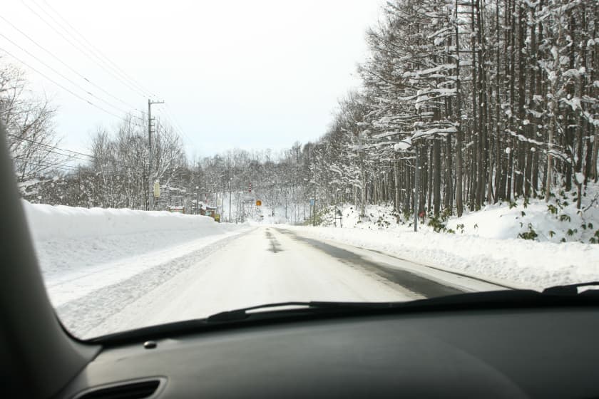 雪国の方に聞いた雪道を走るときにもっとも気を付けたいポイント３つ Jmsカーライフマガジン カー用品のジェームス